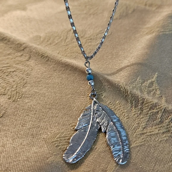 Vintage Southwestern Feather Necklace with Turquoise Accent - Picture 4 of 5